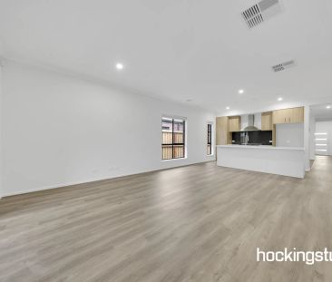 As New Spacious, Sophisticated Family Home In Woodstock - Photo 1