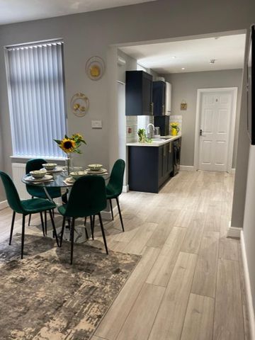 5 bedroom terraced house to rent - Photo 2