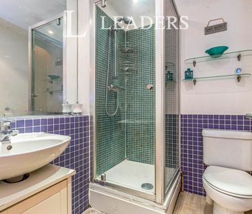 2 bedroom apartment to rent The Oaks Square, Epsom, KT19 - Photo 4