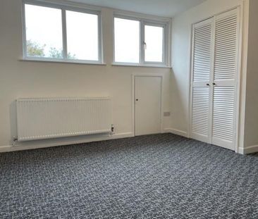 3 bedroom apartment to rent - Photo 4