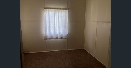 THREE BEDROOM HOME IN WEST MACKAY - Photo 2