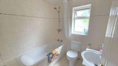 Phelps Close, Chard, TA20 - Photo 2