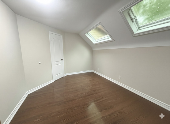 $595 / 1 br / 2 ba / 1BR Duplex in Hamilton - Photo 1