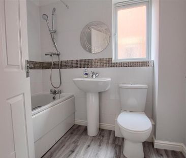 3 bedroom semi-detached house to rent - Photo 5
