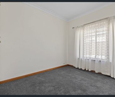 Charming three bedroom home ideal for families or professionals see... - Photo 4