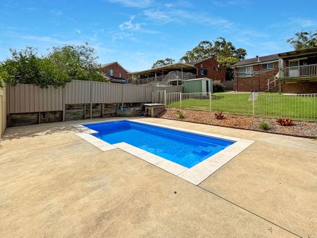 LIFESTYLE LIVING: 4-BEDROOM HOME WITH POOL & BIG BACKYARD - Photo 3