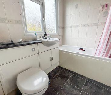 5 bedroom House To Let - Photo 6