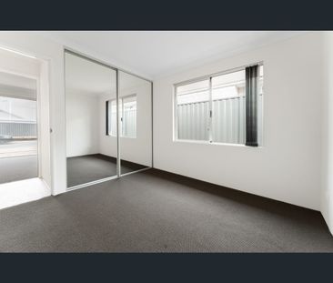 12A Roslau St, Baldivis, WA 6171 - Photo 6