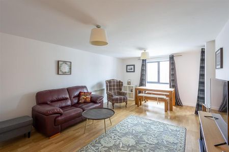 2 bedroom flat to rent - Photo 2