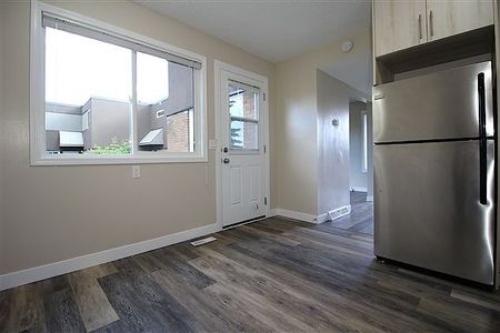 4915 35th Ave SW, Calgary - Photo 4