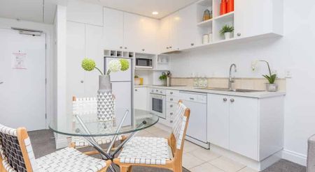 Spacious Apartment with Amazing Resort-Style Amenities - Photo 2