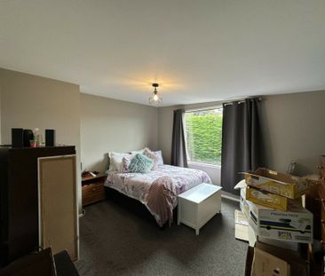 A spacious Brighton home! - Photo 5