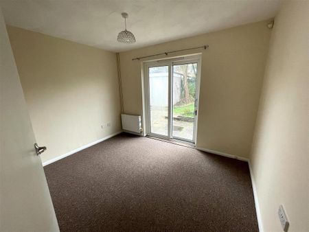 4 bedroom semi-detached bungalow to rent - Photo 4