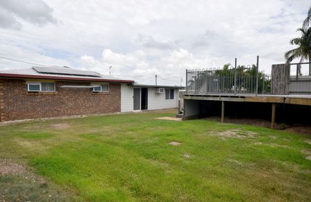 :: LOWSET BRICK HOME WITH A SHED IN SOUGHT AFTER CLINTON! - Photo 3