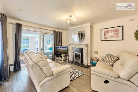 4 bedroom detached house to rent - Photo 4