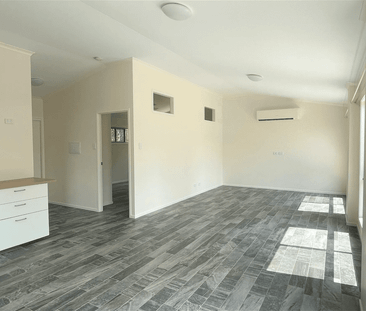 Spacious Home with Granny Flat - Flexible Lease Options - Photo 2