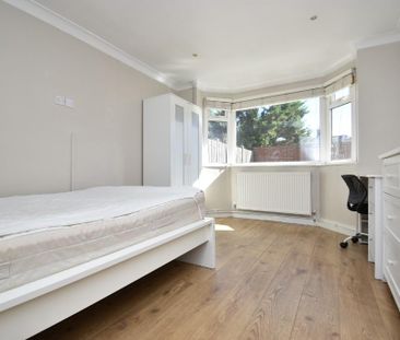 4 bedroom detached house to rent - Photo 3