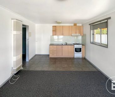RENOVATED ONE BEDROOM UNIT IN CONVENIENT DELACOMBE LOCATION - Photo 3