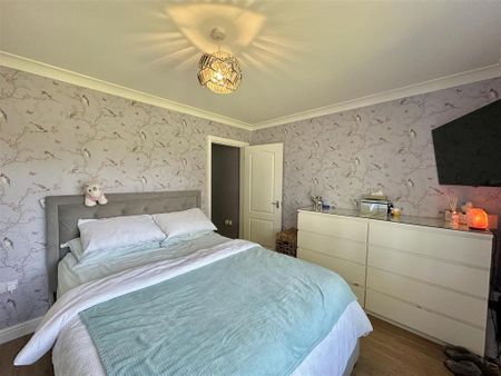 3 bedroom detached bungalow to rent - Photo 2