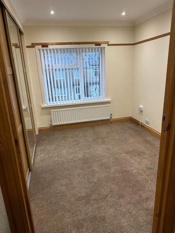 Pine Grove, Neath - Photo 3