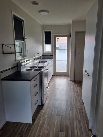 Cosy Home close to Gate Pa shops and hospital - Photo 2