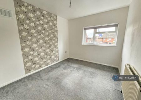 3 bedroom semi-detached house to rent - Photo 4