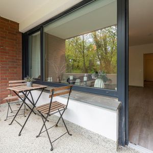 Komplett renoviert. Sofort einziehen und wohlfühlen. Direkt am Park - Photo 2