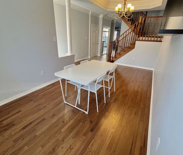 Townhouse For Lease | N8124752 - Photo 2