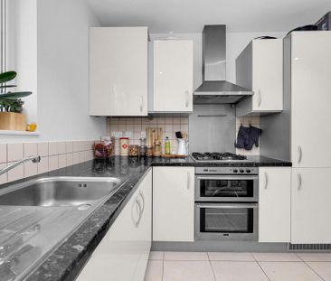 3 bedroom flat to rent - Photo 2