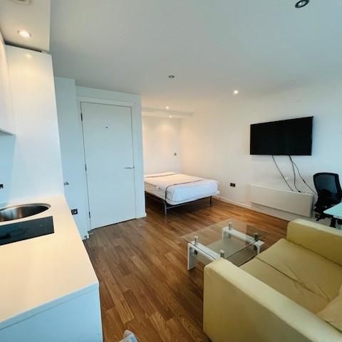 Studio to rent - Photo 1