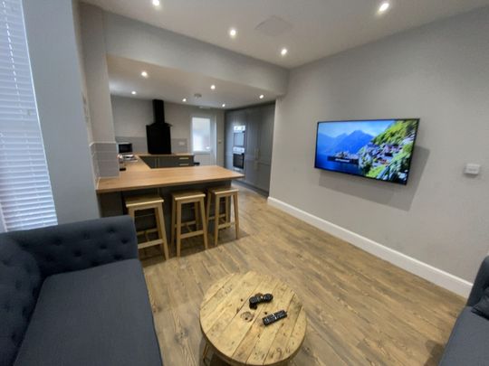 6 Bed End Terrace, Nicander Road, L18 - Photo 1