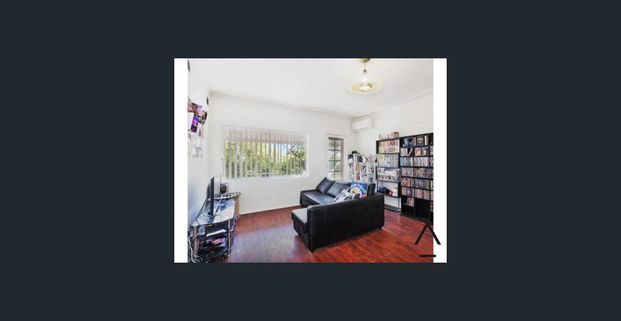 Charming Two-Bedroom Residence in Canterbury - Photo 1