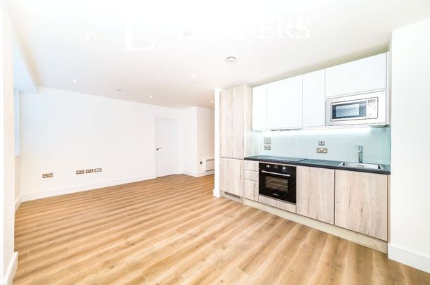 apartment to rent Wood Street, East Grinstead, West Sussex, RH19 - Photo 1