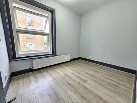 2 Bed Flat, Lower Clapton Road, E5 - Photo 2