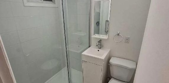 3 1/2 Appartement entièrement rénové - Photo 2