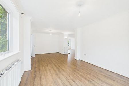 4 bedroom detached house to rent - Photo 2