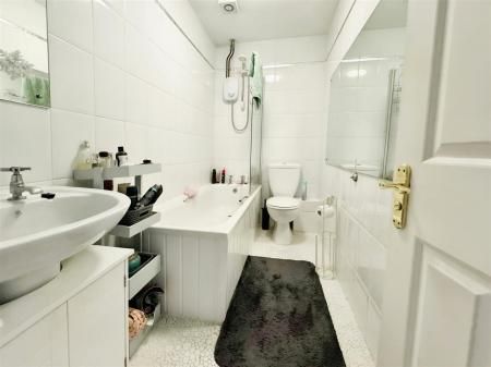 Hunter Close, Colehill - Photo 3