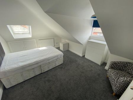 3 bedroom flat to rent - Photo 5