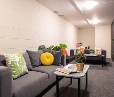 1 bedroom in a flat share to rent - Photo 2