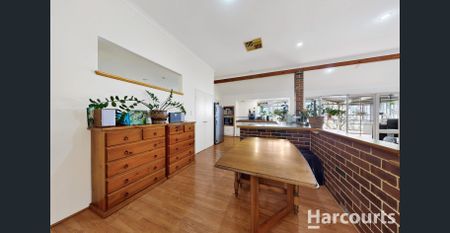 Spacious Family Entertainer with Pool & Multiple Living Areas - Photo 3