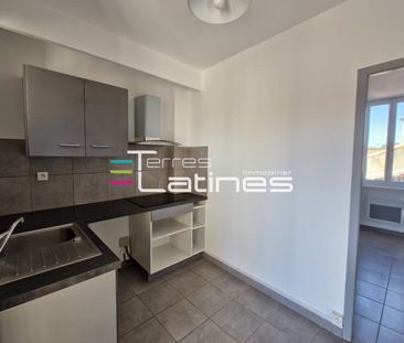 Location Appartement 2 pièces 41m² NIMES 30000 - Photo 3