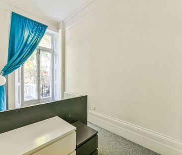 3 bedroom flat to rent - Photo 4