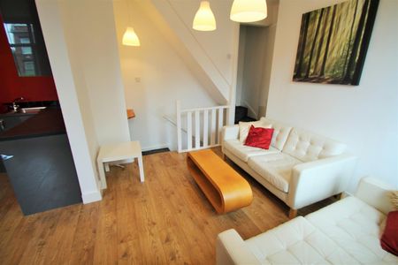 Wrangthorn Terrace, Hyde Park, LS6 1HH, Leeds - Photo 2