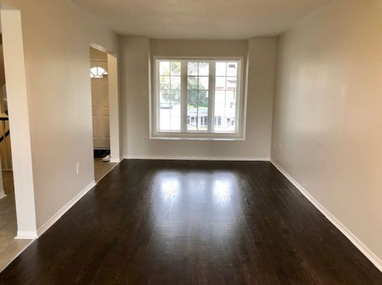 Three bedroom home Barrie Ontario - Photo 1