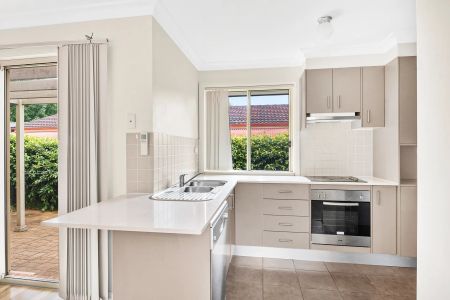 Modern 3-bedroom Townhouse - Photo 2
