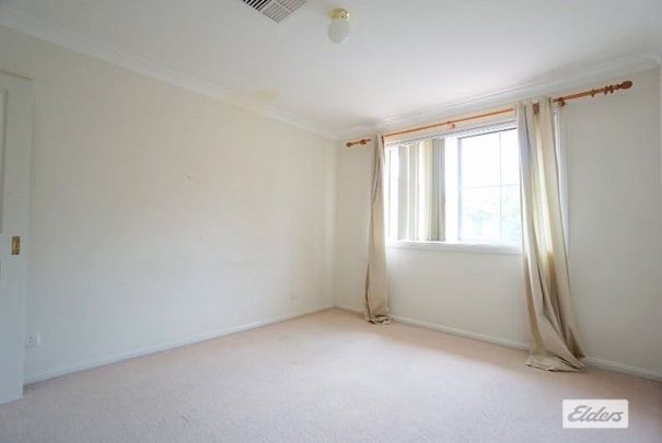 3 bedroom townhouse with lock up garage! - Photo 1