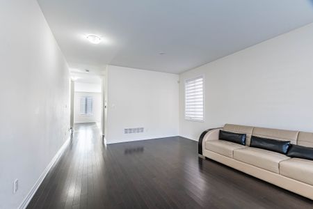 For Lease - 11 SPOKANNE Street, Brampton, Ontario - Photo 3