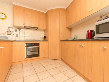 Three Bedroom House - Photo 2