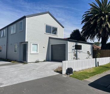 Modern Two bedroom Townhouse With Internal Garage - Photo 4