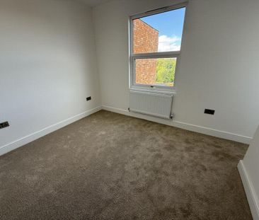 2 bedroom semi-detached house to rent - Photo 4